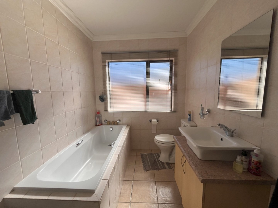 2 Bedroom Property for Sale in Vredenhof Sh Free State